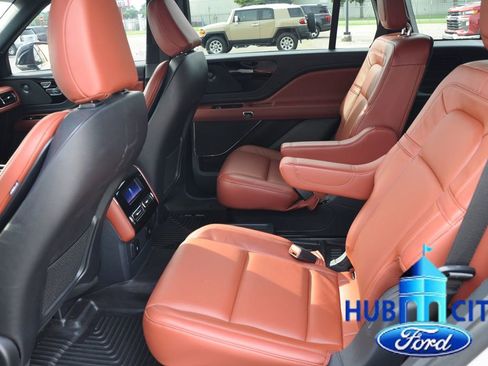 Used 2025 Lincoln Aviator Reserve w/ Illumination Package RWD image 12
