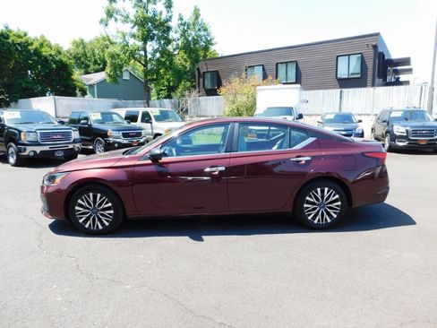 Used 2025 Nissan Altima 2.5 SV FWD image 20