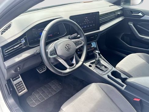 Used 2025 Volkswagen Jetta Sport FWD image 9