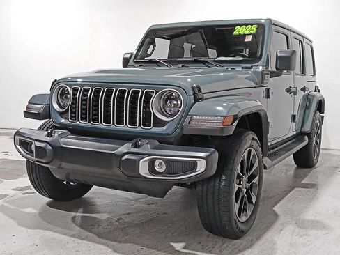 Used 2025 Jeep Wrangler Unlimited Sahara image 3
