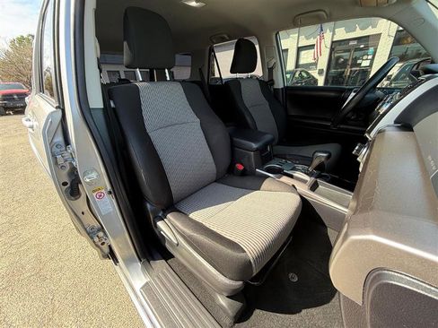 Used 2016 Toyota 4Runner SR5 RWD image 37