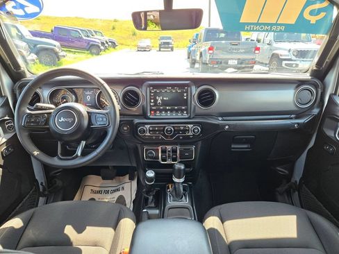 Used 2023 Jeep Gladiator Sport AWD/4WD image 19
