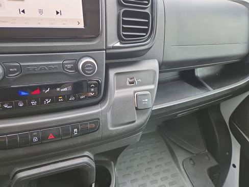 Used 2025 RAM ProMaster 2500 w/ Convenience Group FWD image 16