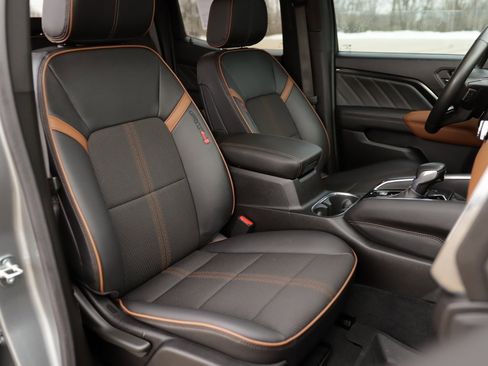 Used 2023 GMC Canyon AT4 image 32