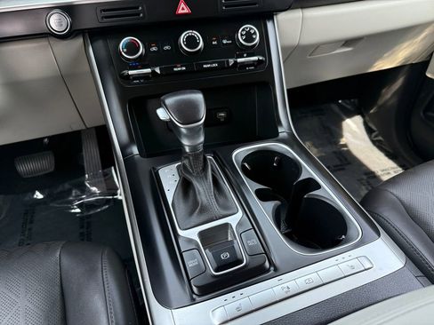 Used 2024 Kia Carnival LX image 11