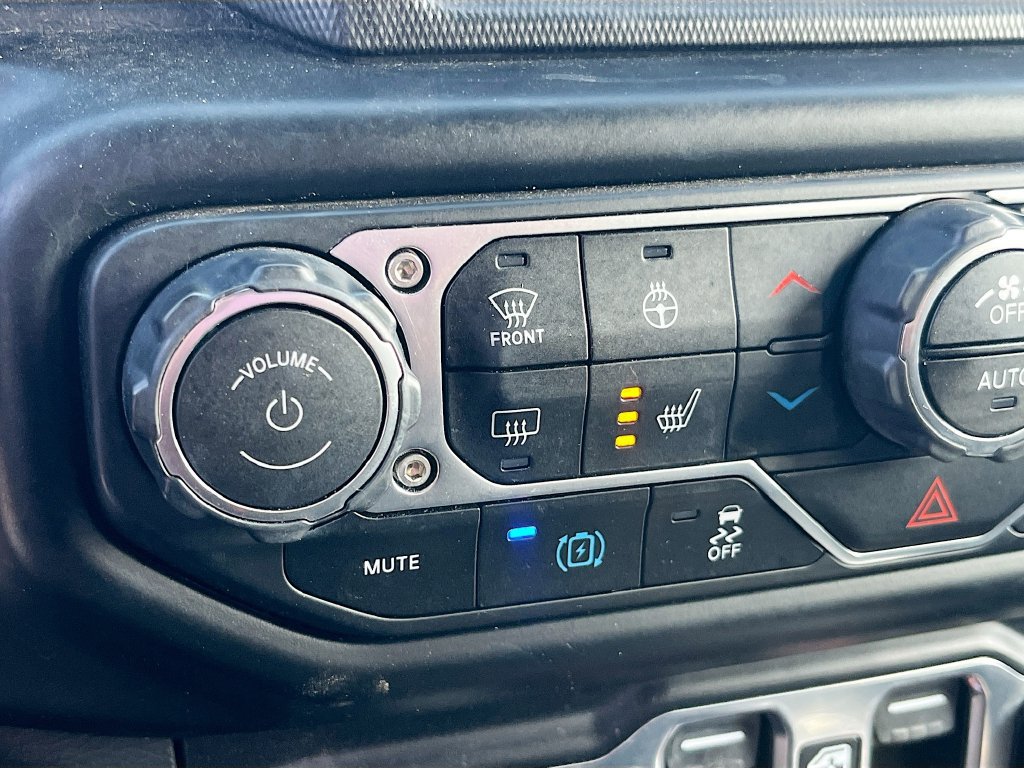 Used 2022 Jeep Wrangler Unlimited Sahara w/ Cold Weather Group AWD/4WD image 22