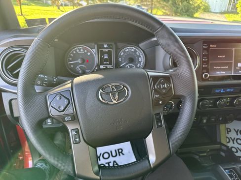 Used 2021 Toyota Tacoma TRD Sport w/ Technology Package image 18