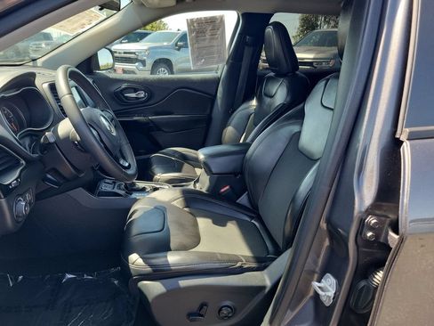 Used 2020 Jeep Cherokee Latitude Plus FWD image 18