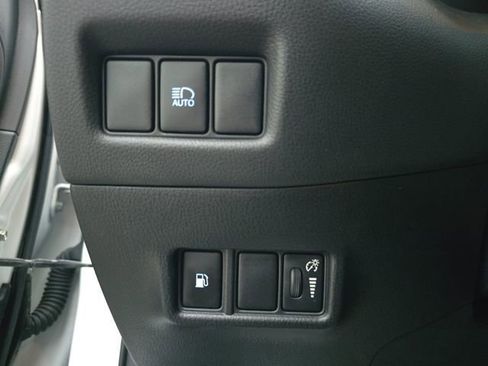 Used 2022 Toyota C-HR XLE image 30