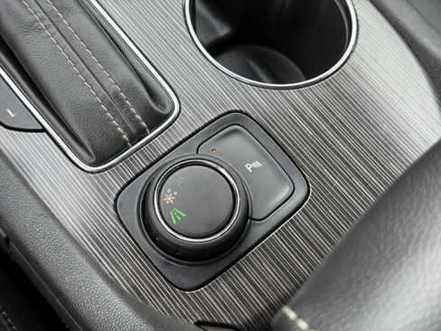 Used 2017 GMC Acadia SLT image 24