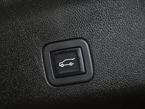 Used 2025 GMC Yukon AT4 AWD/4WD image 55