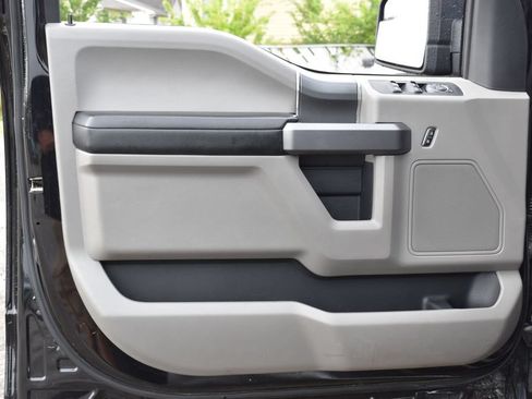 Used 2019 Ford F150 XLT w/ Equipment Group 302A Luxury AWD/4WD image 9