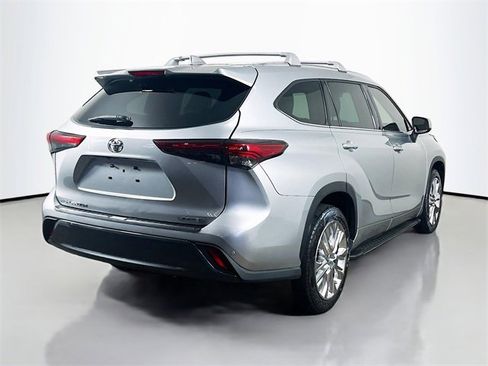 Used 2021 Toyota Highlander Limited image 21