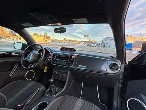 Used 2012 Volkswagen Beetle 2.0T image 17