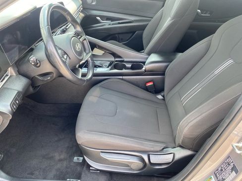 Used 2024 Hyundai Elantra SEL w/ Convenience Package FWD image 11