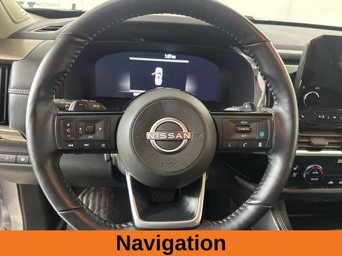 Used 2023 Nissan Pathfinder Platinum image 11