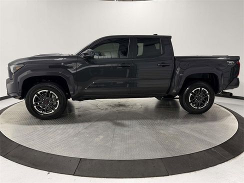Used 2025 Toyota Tacoma TRD Sport image 4