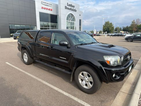 Used 2011 Toyota Tacoma 4x4 Double Cab w/ TRD Sport Pkg w/JBL Audio image 2