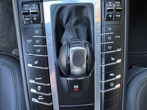 Used 2021 Porsche Macan image 37