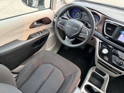 Used 2024 Chrysler Voyager LX FWD image 20