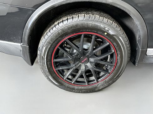 Used 2018 Nissan Rogue S image 32