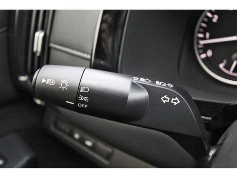 New 2026 Nissan Pathfinder SV w/ SV Premium Package FWD image 17
