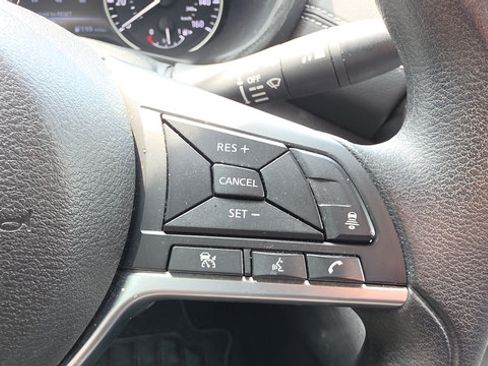Used 2025 Nissan Sentra SV FWD image 14