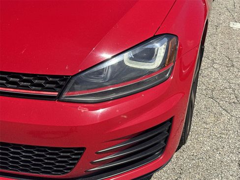 Used 2017 Volkswagen GTI SE FWD image 9