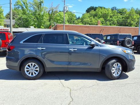 Used 2020 Kia Sorento LX w/ LX I4 Convenience Package FWD image 3