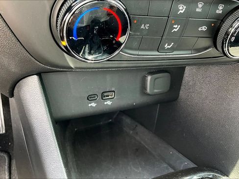 Used 2025 Buick Encore GX Preferred AWD/4WD image 16