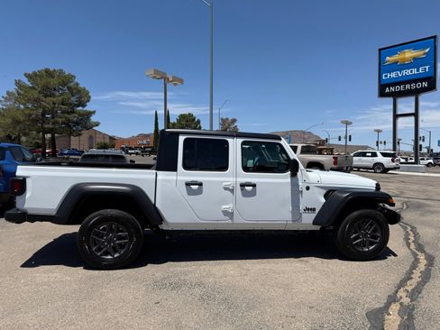 Used 2025 Jeep Gladiator Sport AWD/4WD image 4