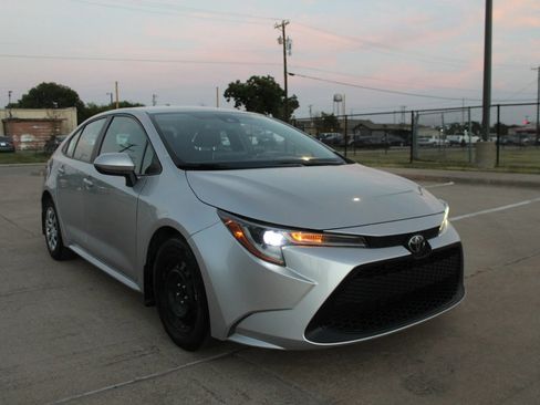 Used 2020 Toyota Corolla LE FWD image 9