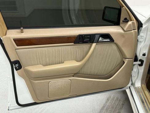 Used 1990 Mercedes-Benz 300 E 3.0 image 65