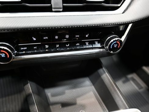 New 2026 Chevrolet Equinox LT w/ Convenience Package II image 17