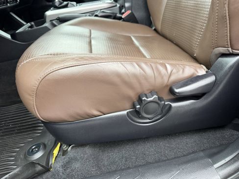 Used 2019 Toyota Tacoma Limited image 14