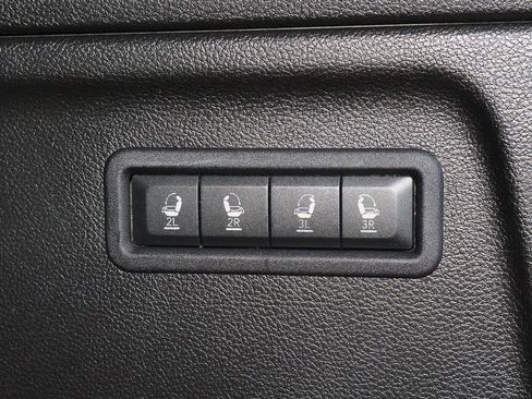 Used 2024 Jeep Wagoneer L Series II image 23