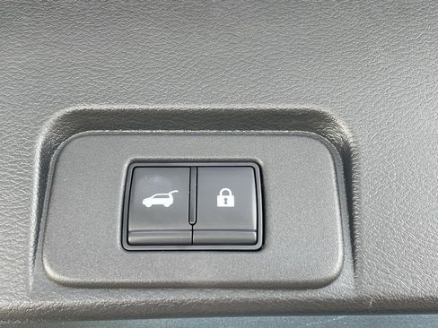 Used 2023 Nissan Rogue SL w/ SL Premium Package image 19