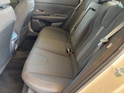 Used 2025 Hyundai Elantra SEL FWD image 25