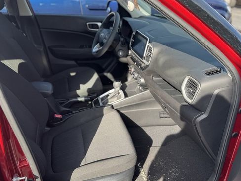Used 2024 Hyundai Venue SE image 7