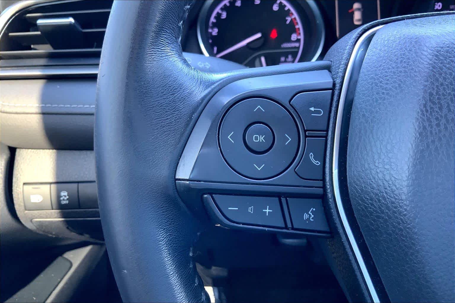 Used 2019 Toyota Camry SE FWD image 21