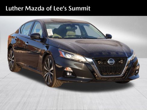 Used 2020 Nissan Altima 2.5 Platinum image 1