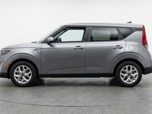 Used 2025 Kia Soul LX w/ LX Technology Package FWD image 5