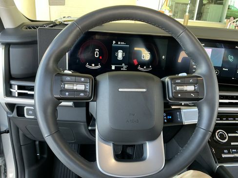 Certified 2025 Hyundai Santa Fe SE image 9