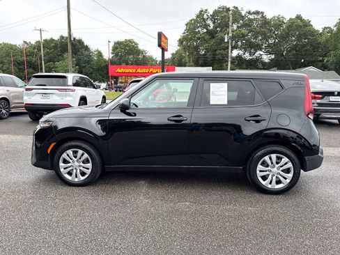 Used 2021 Kia Soul LX FWD image 2