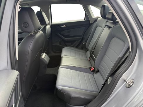 Used 2025 Volkswagen Jetta SE FWD image 16