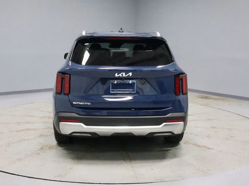 Used 2025 Kia Sorento S FWD image 11