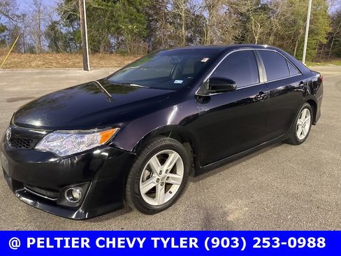 Used 2014 Toyota Camry L image 3
