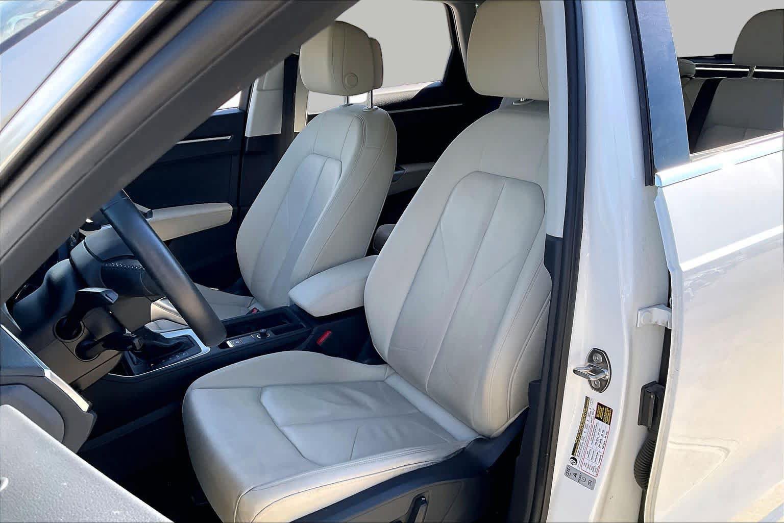 Used 2020 Audi Q3 2.0T Premium w/ Convenience Package AWD/4WD image 8