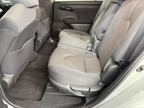 Certified 2023 Toyota Highlander L image 35
