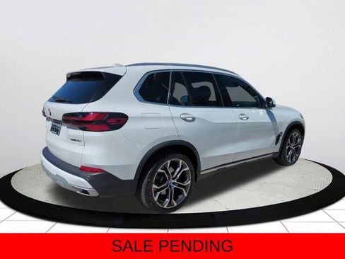 Used 2024 BMW X5 sDrive40i w/ Premium Package RWD image 3